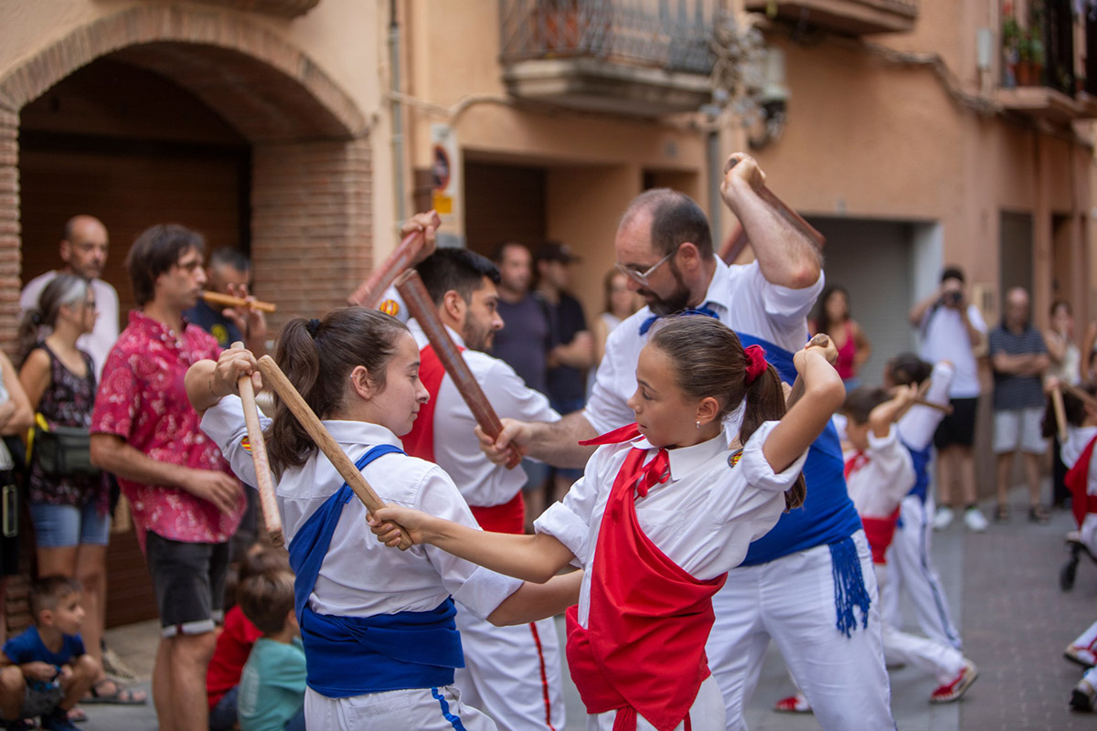 El Ball de Bastons de Cambrils, una de les colles participants en la Trobada El Ball de Bastons de Cambrils, una de les colles participants en la Trobada