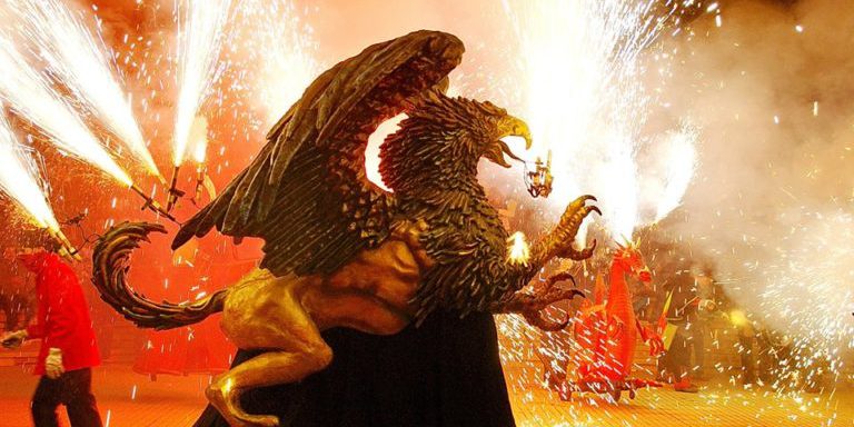 Aquest dissabte una desena de bèsties de foc encendran Artesa de Lleida