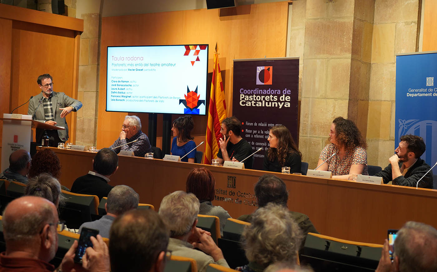 Foto de família dels assistents a la presentació de la temporada | ENS