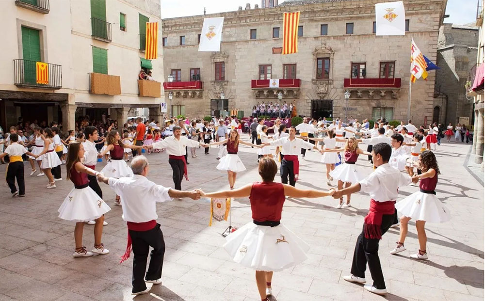 En marxa la maquinària per trobar La Sardana de l’Any 2022