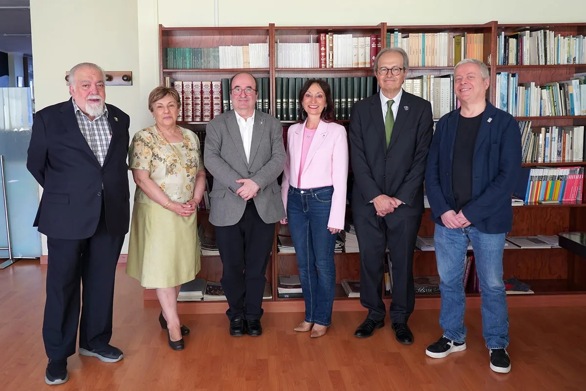 Albert Català (UN-FOE-PRAE), Ramon Albornà (Federació Catalana de Pessebristes), Josep M. Porta (Associació de Pessebristes de Barcelona), Maria Antònia Martorell (Federación Española de Belenistas) amb Miquel Iceta i Rosa M. Provencio (ENS)