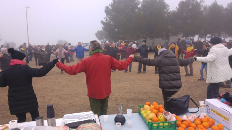Ballada de sardanes a Alfés, al Segrià, per començar l'any nou | Dolors Sansa / Sardalleida