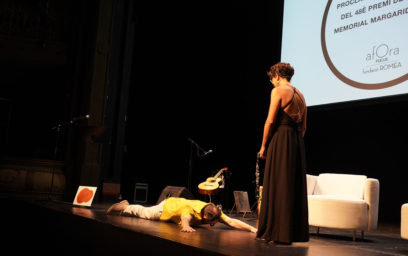 L'actriu rep el premi a la millor actriu de la temporada teatral barcelonina | Elena Calzada (ENS)
