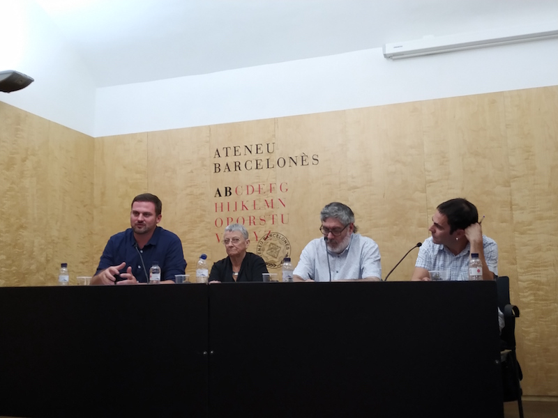 Joan Maluquer i Rosa Maria Provencio, vicepresident de l'Ateneu Barcelonès i presidenta de l'ENS respectivament, presentant els ponents