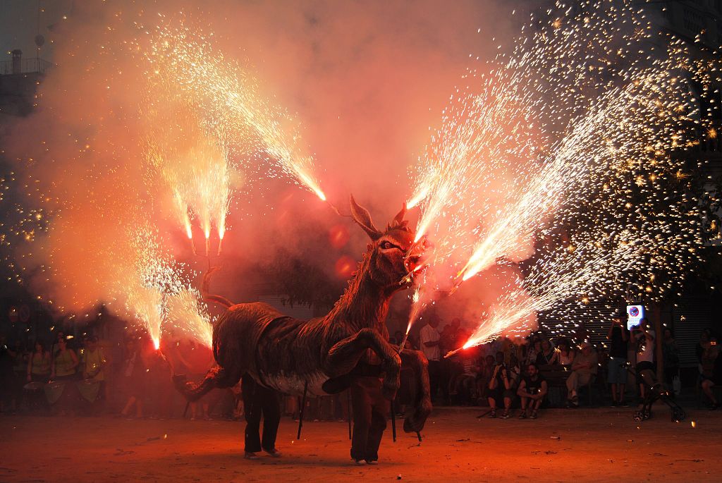 L'Agrupació del Bestiari Festiu i Popular de Catalunya ha inaugurat la secció de vídeos 'Bestiari en 1 minut', amb l'objectiu de seguir acostant el bestiari i la imatgeria festiva catalana a la societat fins que duri el confinament. | Wikimedia Commons