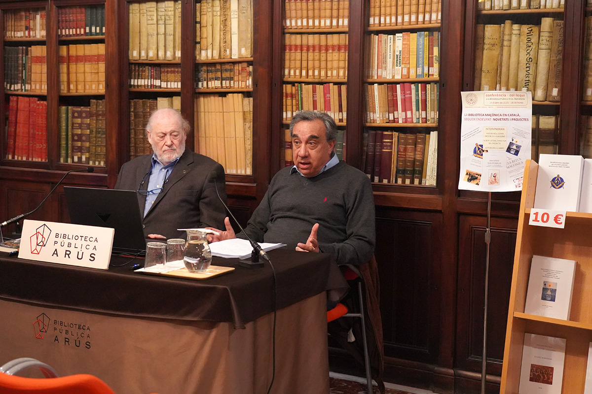 Una biblioteca en català per apropar la maçoneria a tothom