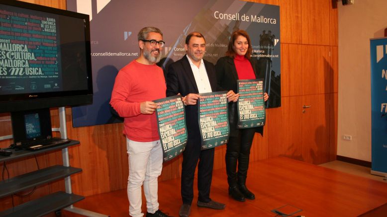 D'esq. a dreta, Joan Carles Julià, Cosme Bonet i Paula Ginard en la presentació del concert.