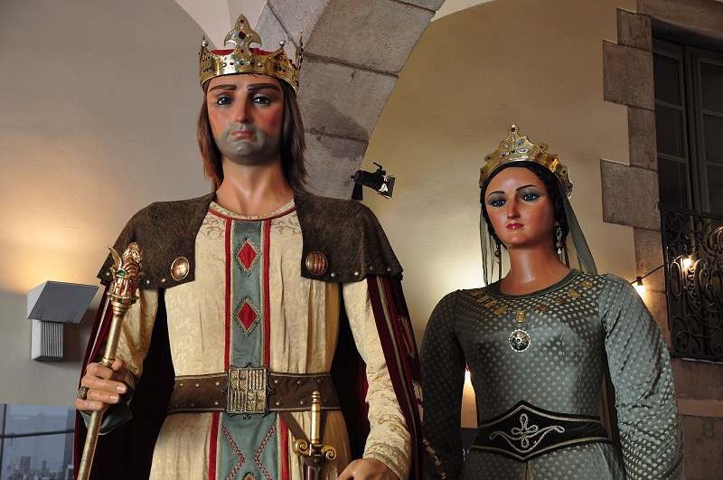 Jaume I i na Violant d'Hongria, Gegants de la Ciutat de Barcelona | Wikipedia Commons