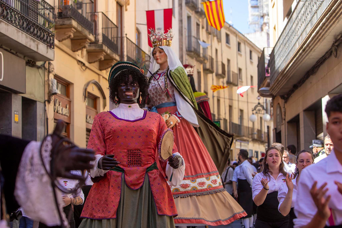 Gegants centenaris i històrics del país es reuneixen a Barcelona