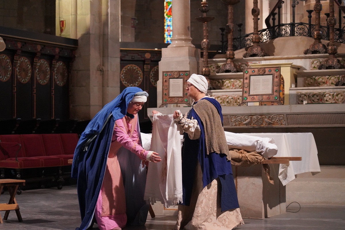 Escena de 'Les veus silents', representada per la Passi&oacute; de Cervera.