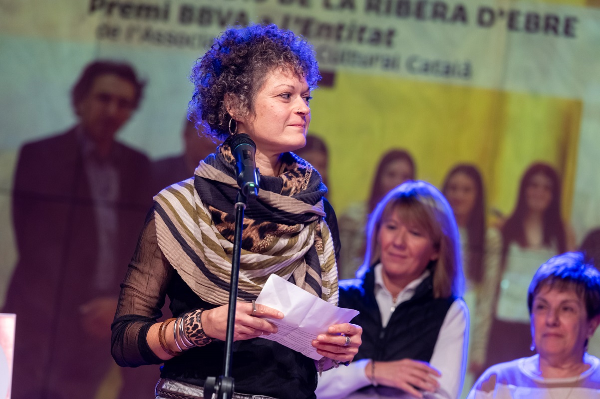 Mireia Grangé fent el discurs d'agraiment en els VII Premis Antoni Carné | Jordi V. Pou
