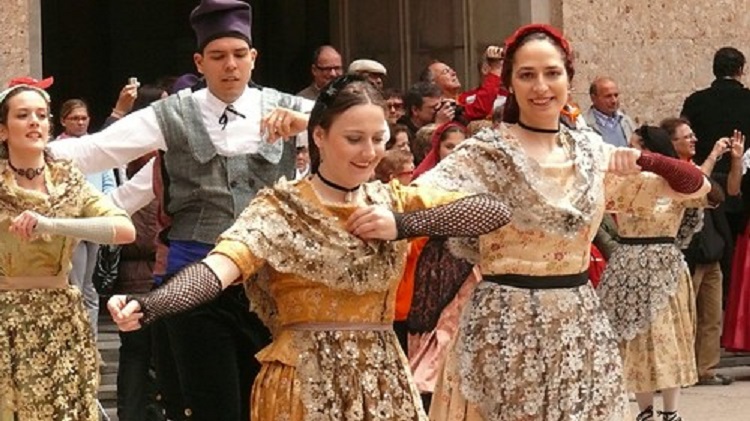Els esbarts dansaires es preparen per celebrar el Dia Internacional de la Dansa
