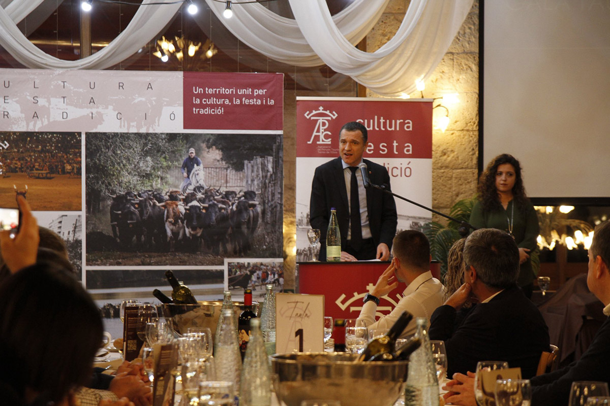 El conseller Òscar Ordeig en la XII Gala Taurina / Foto: APCTTE El conseller Òscar Ordeig en la XII Gala Taurina / Foto: APCTTE