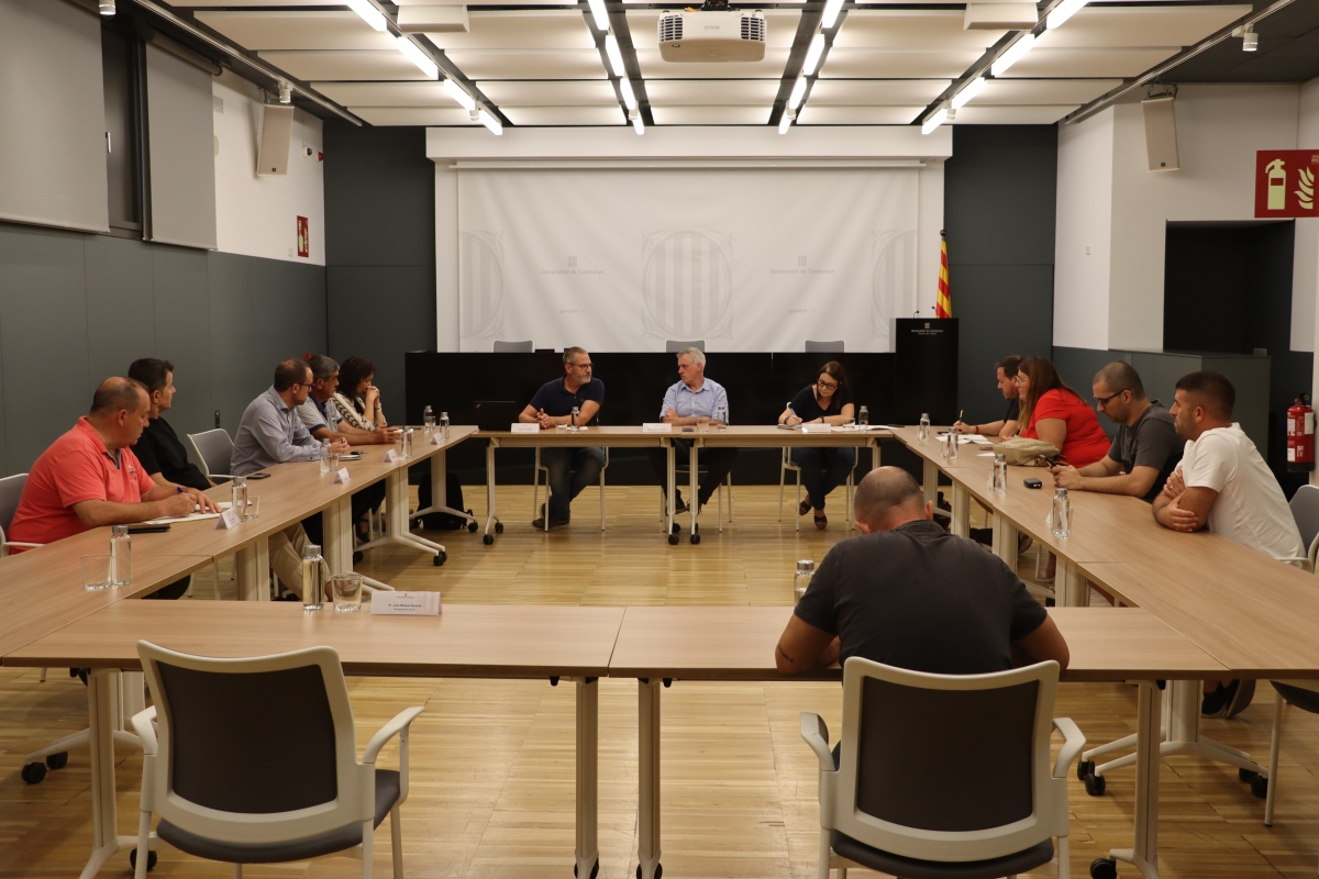 Reuni&oacute; informativa (2024) sobre el virus de la llengua blava amb representants dels municipis organitzadors de festes amb bous