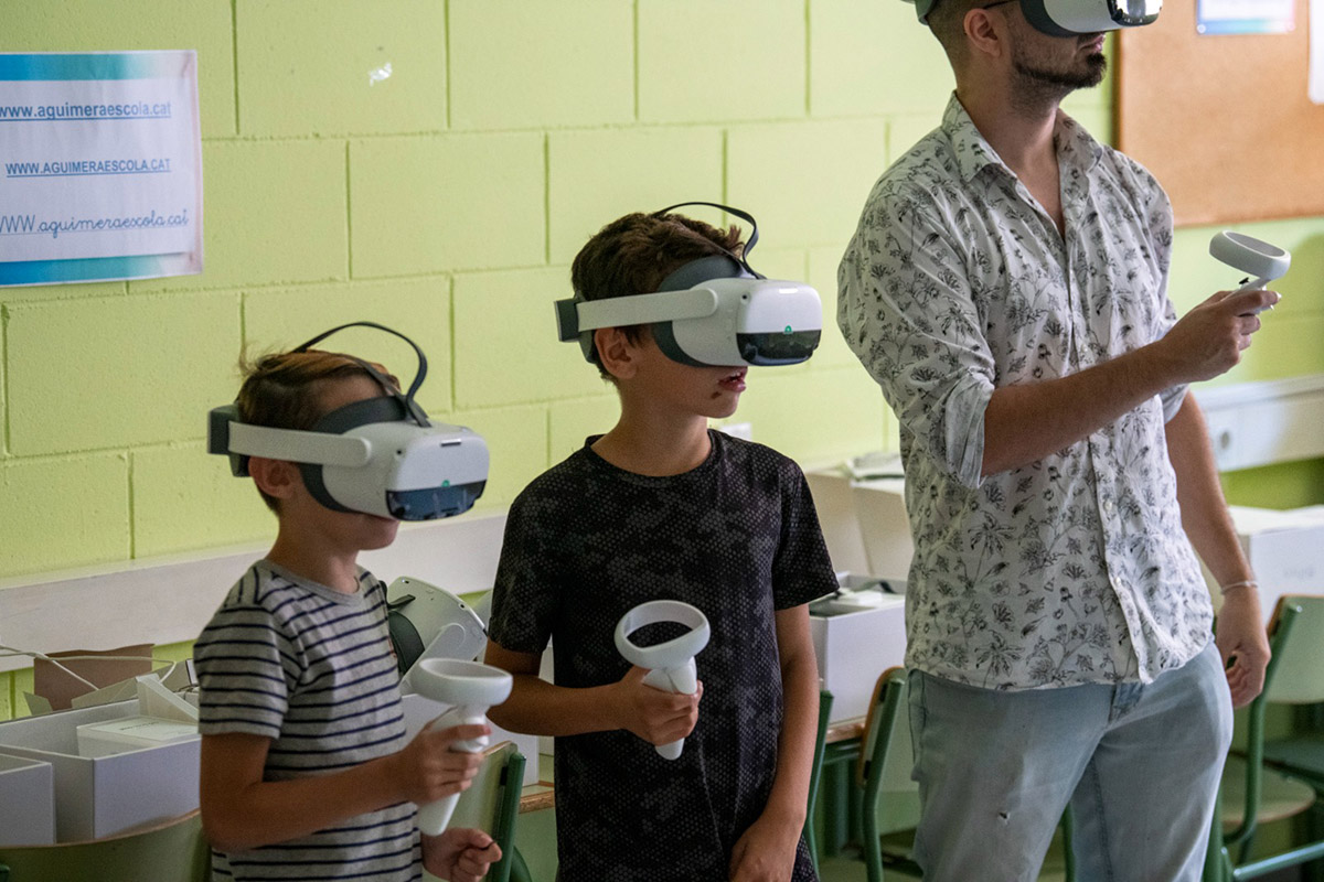 El projecte aprofita els avantatges de les noves tecnologies per apropar la cultura popular als escolars / Foto: Agrupació del Bestiari Festiu