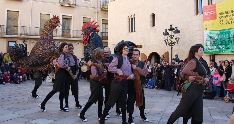 La mostra aplegarà nou galls, gallines i altres bèsties de ploma | Agrupació del Bestiari Festiu