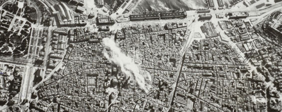 Una exposició recorda el bombardeig del 1938 sobre el barri de la catedral de Barcelona