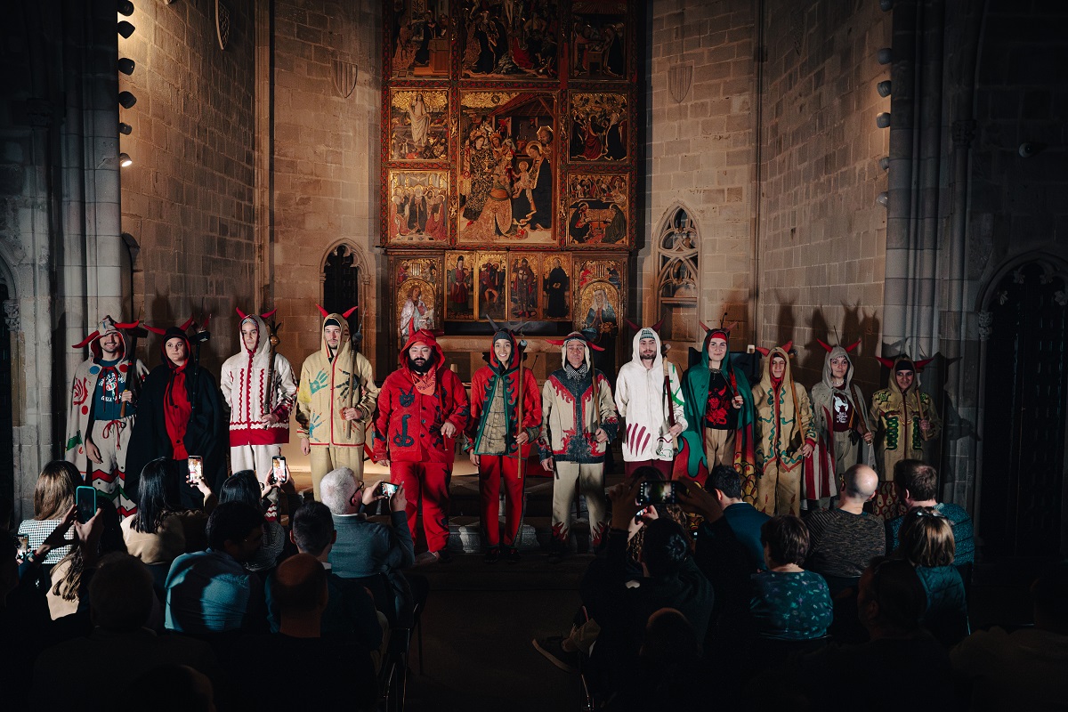 Foto de família dels dotze balls que conformen la Xarxa de Balls de Diables de Catalunya | XBDC Foto de família dels dotze balls que conformen la Xarxa de Balls de Diables de Catalunya | XBDC