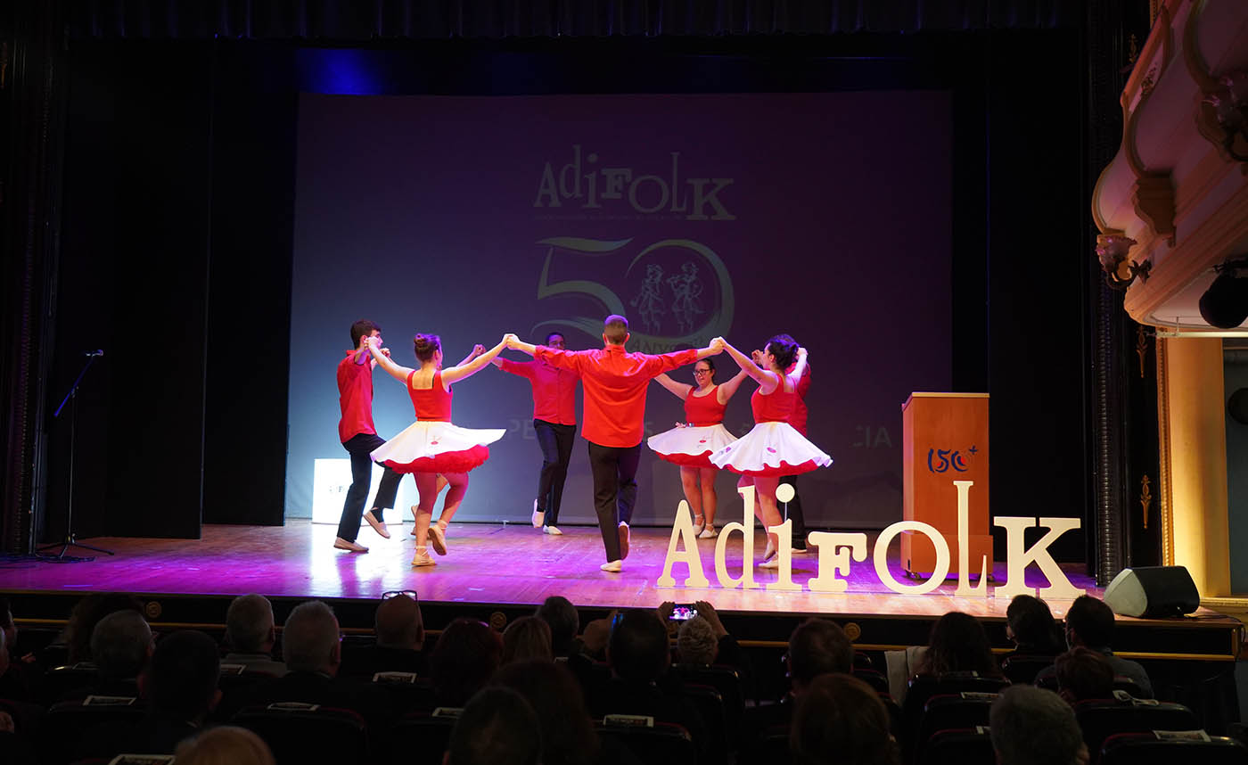La directora general de Cultura Popular, Adelaida Moyà, va destacar la feina d'Adifolk