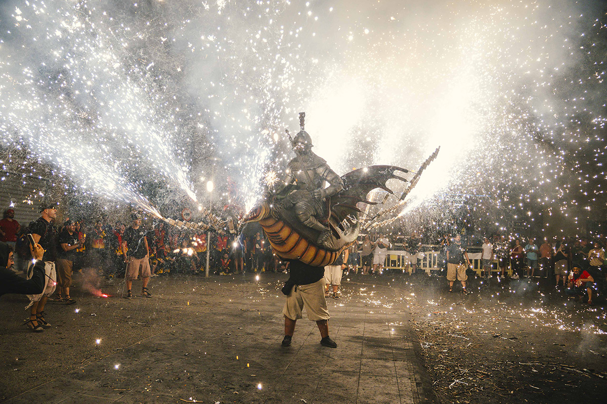 El Drac Espurna de Calafell s&rsquo;imposa al Festival d&rsquo;Enceses de Bestiari