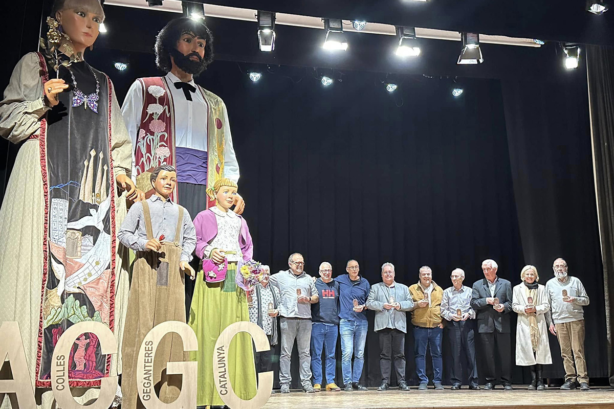 Quaranta anys fent ballar els gegants