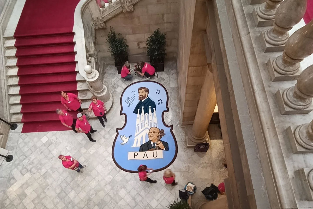 La catifa de Sant Jordi en el Parlament homenatja Pau Casals i Antoni Gaud&iacute;